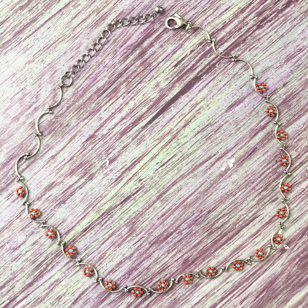 Red/Blue Beaded Flower Choker Necklace in Silver